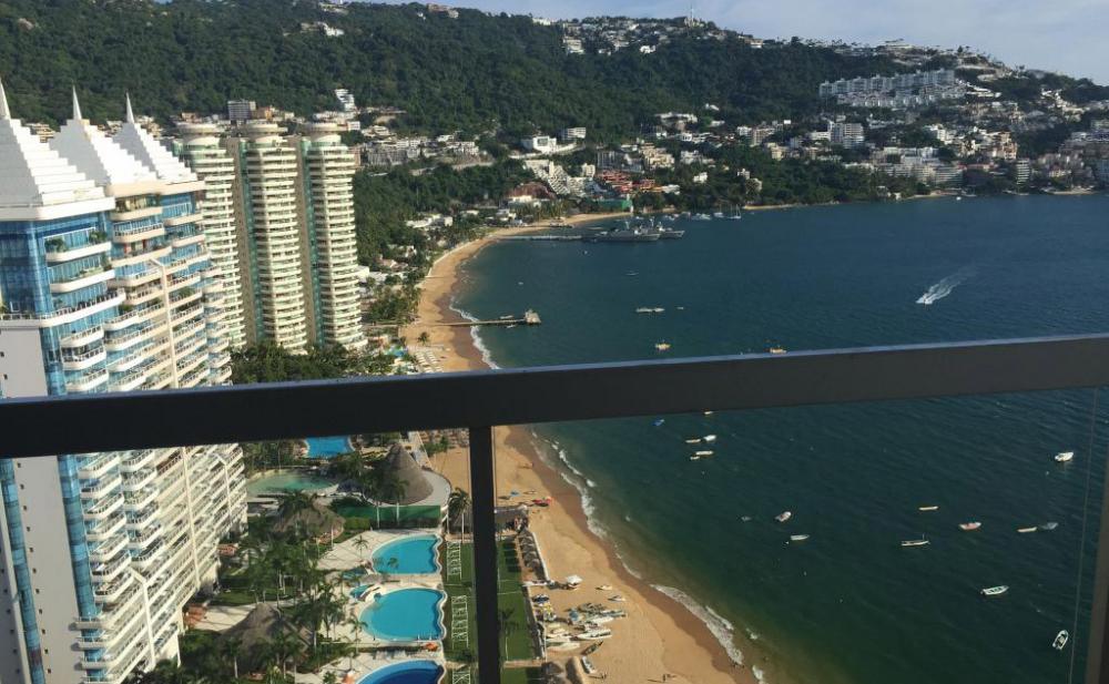 View from the 30th floor balcony at La Palapa Acapulco