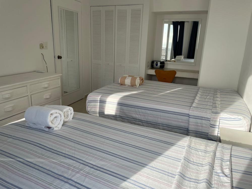 Recamara con dos camas matrimoniales