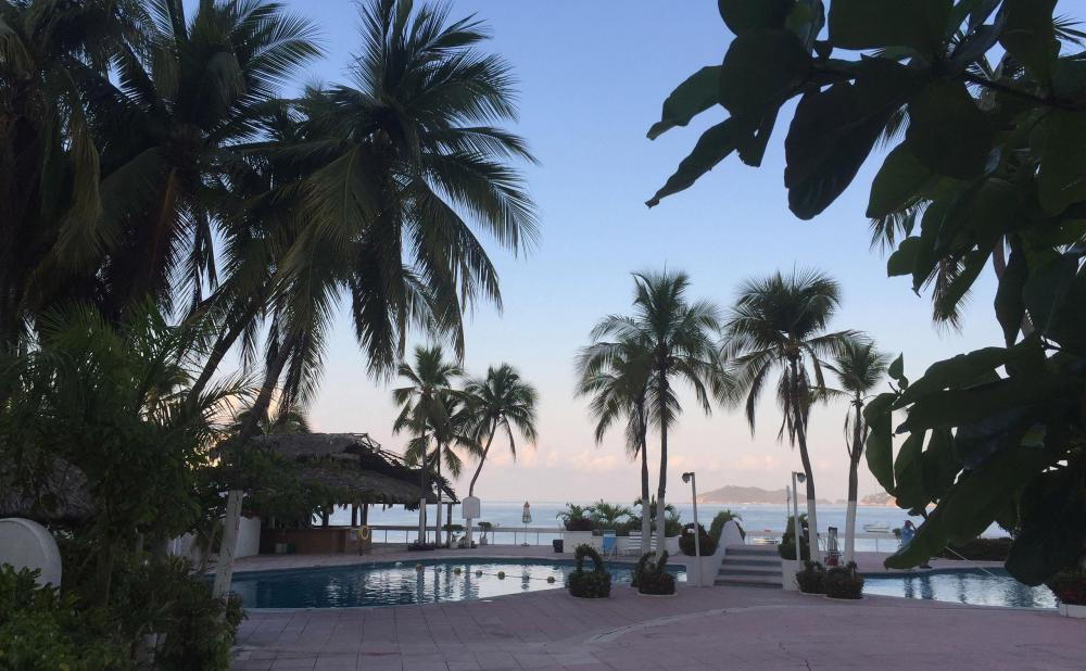 Photo of the entrance to the pool area at La Palapa in Acapulco